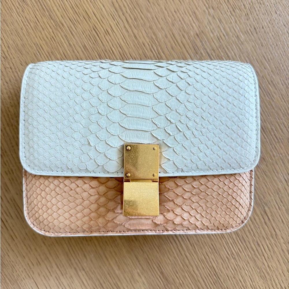 Non-signed classic box bag